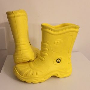 EUC yellow CROCS M3/ W 5